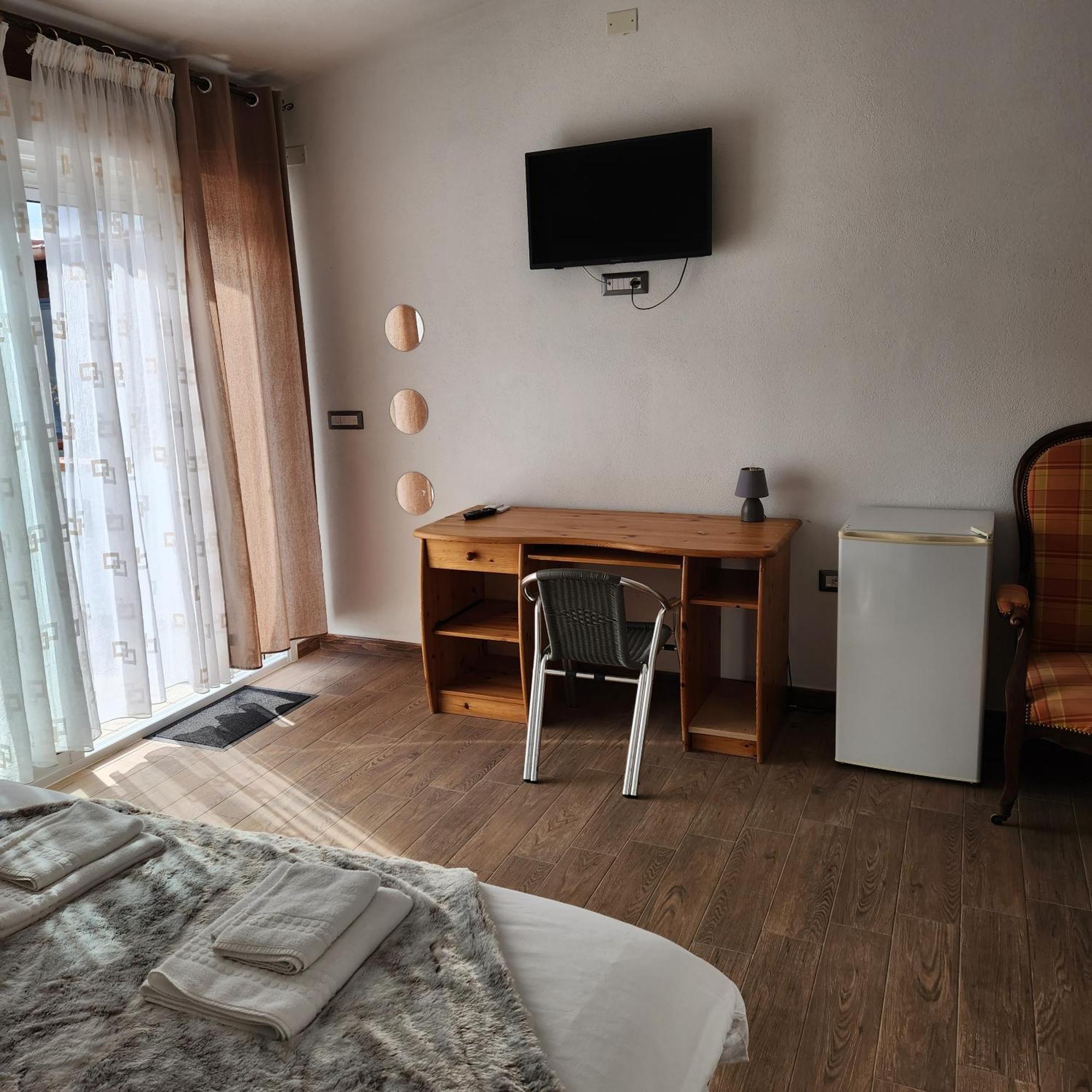 Iloghe Di Marras Hotell Loculi Eksteriør bilde